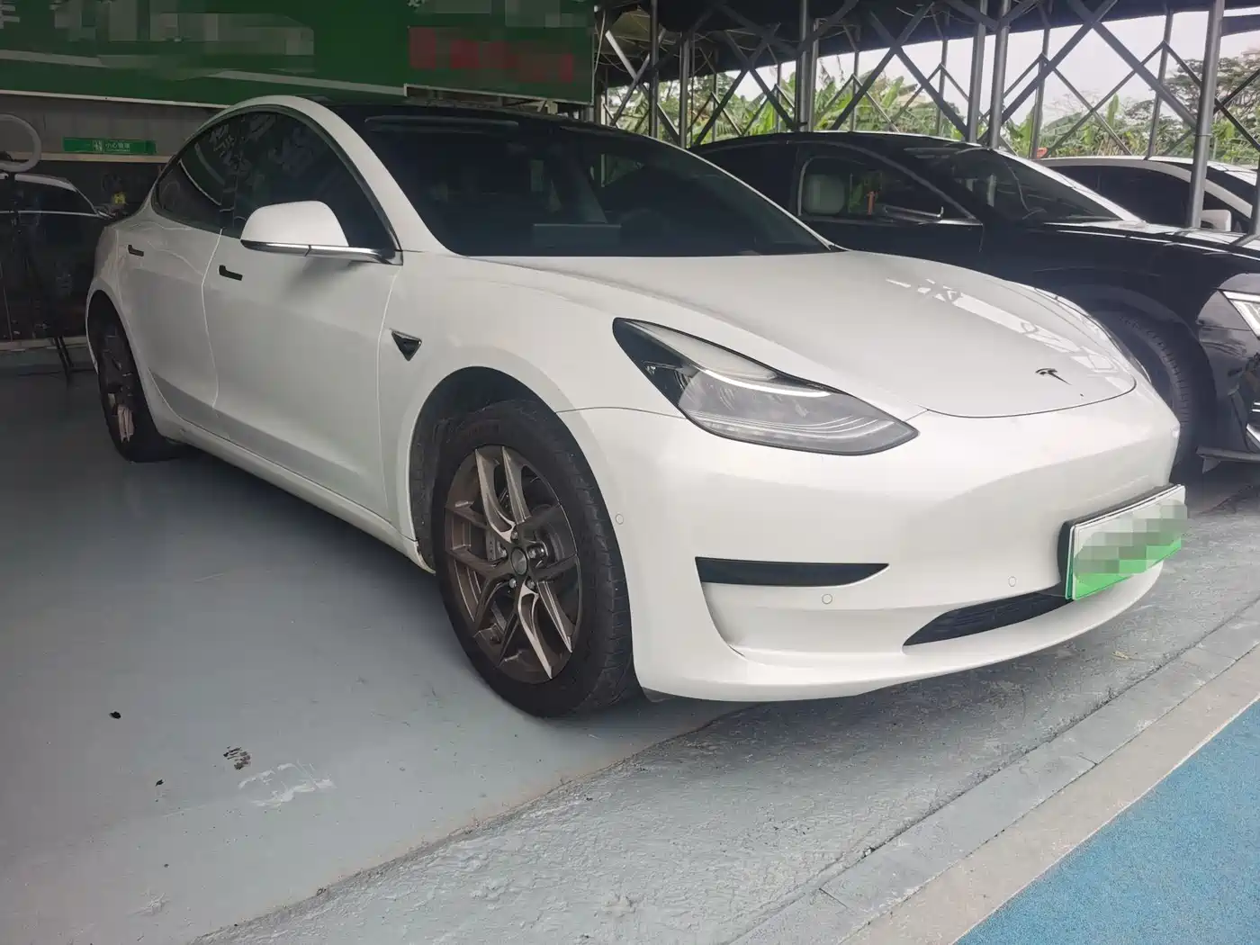 TESLA MODEL 3