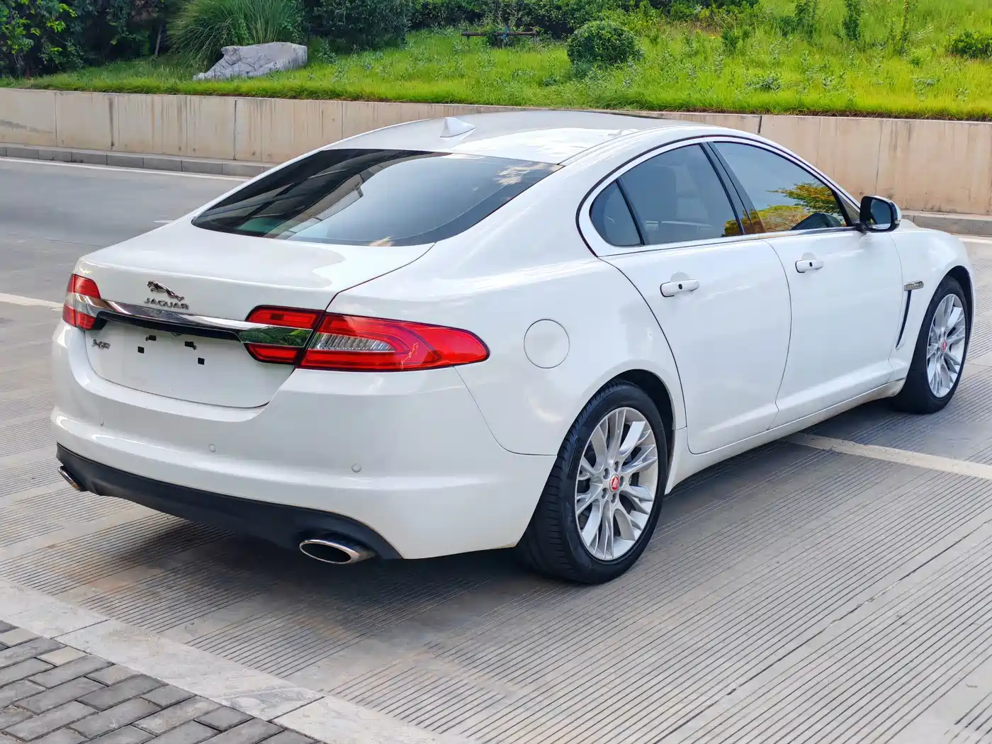 Jaguar XF 2015 2015 XF 2.0T Luxury Edition