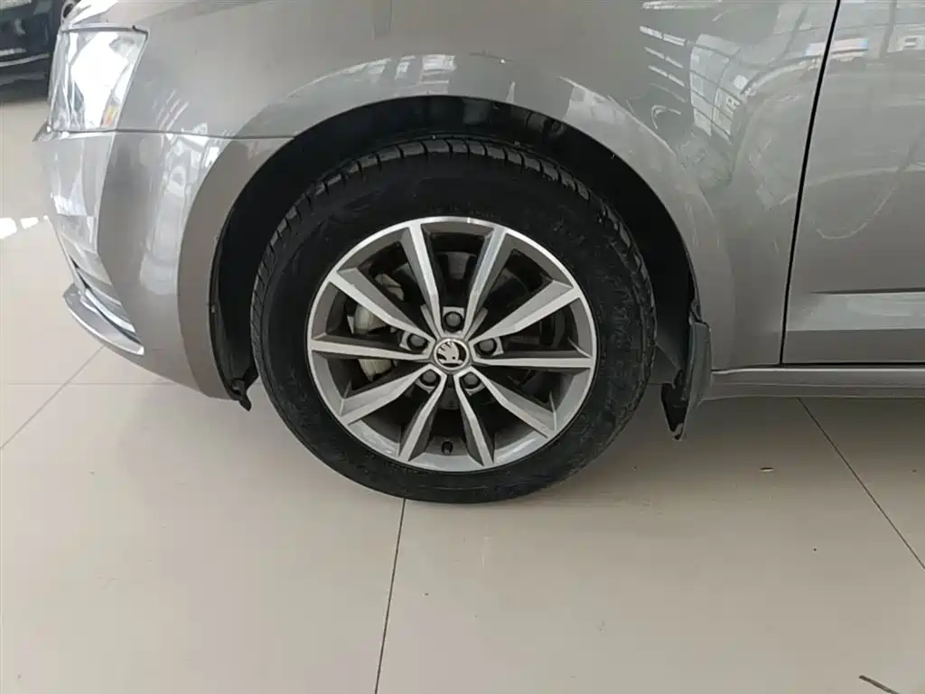 Škoda Octavia 2017 Classic 1.6L Automatic Comfort фото 23