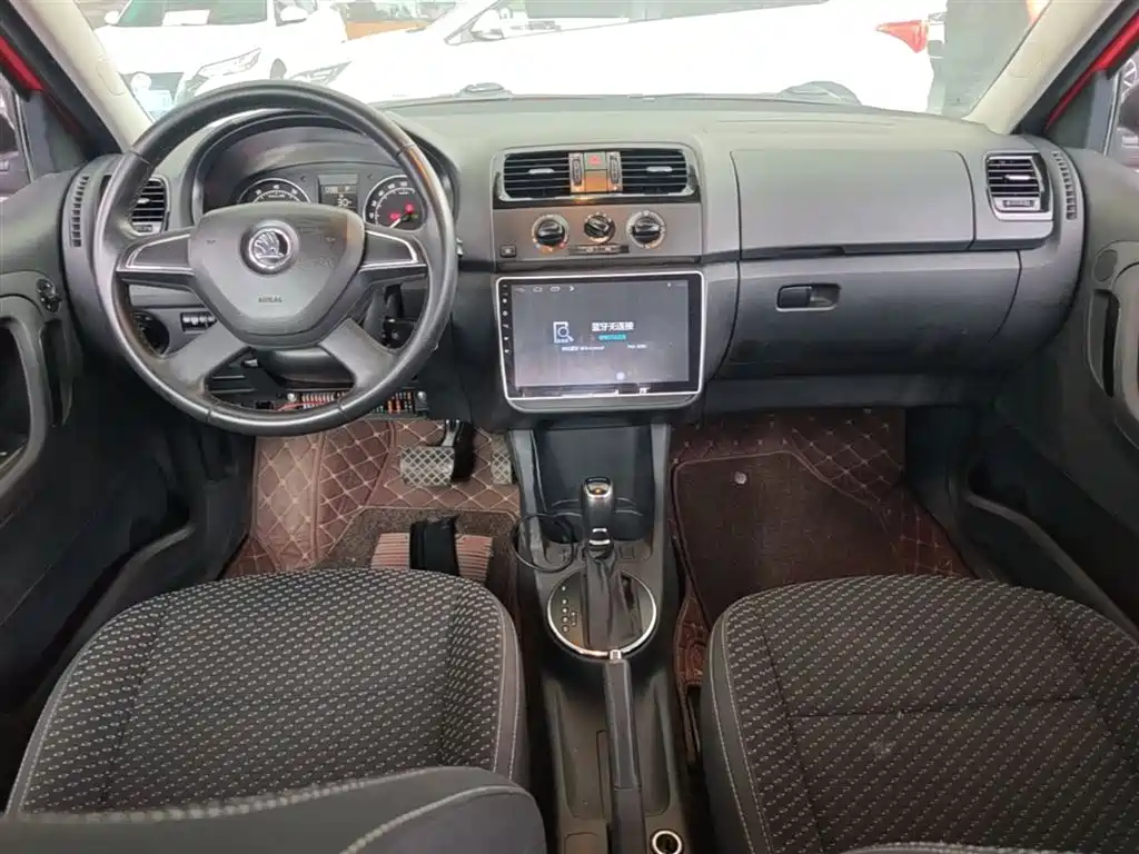 Škoda Fabia 2014 1.6L Automatic Sport Edition фото 10