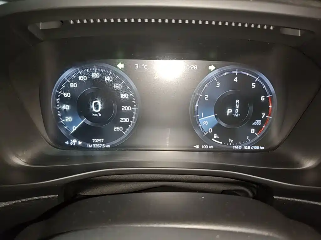 Фото 12 - Volvo XC40