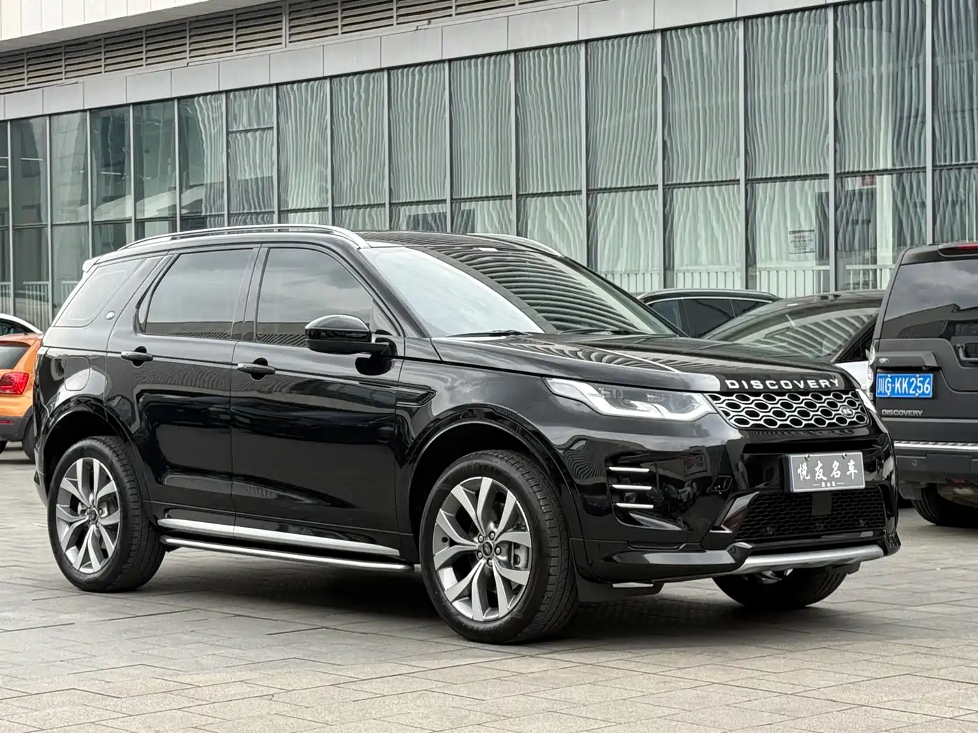 Land Rover Discovery Sport 2025 249PS Performance Tech Edition фото 3