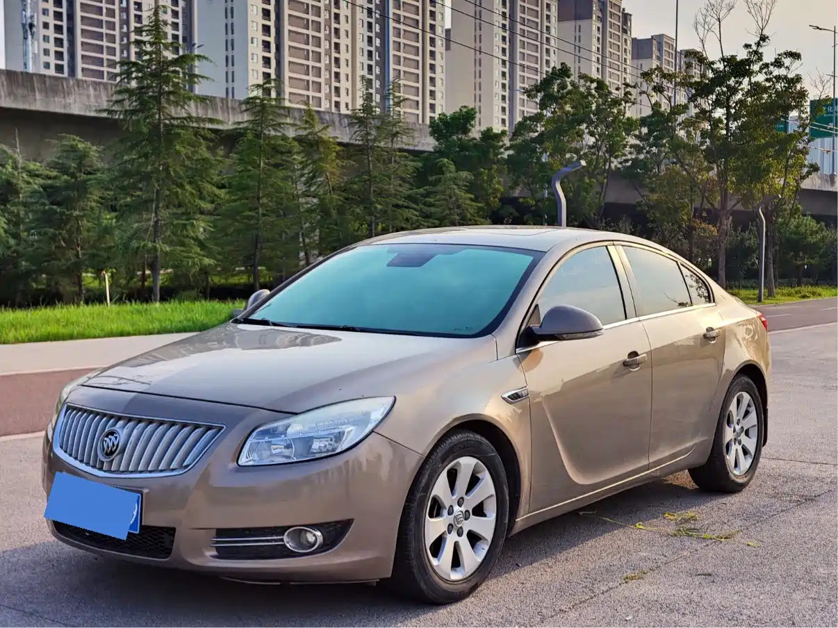 Photo 3 - Buick Regal