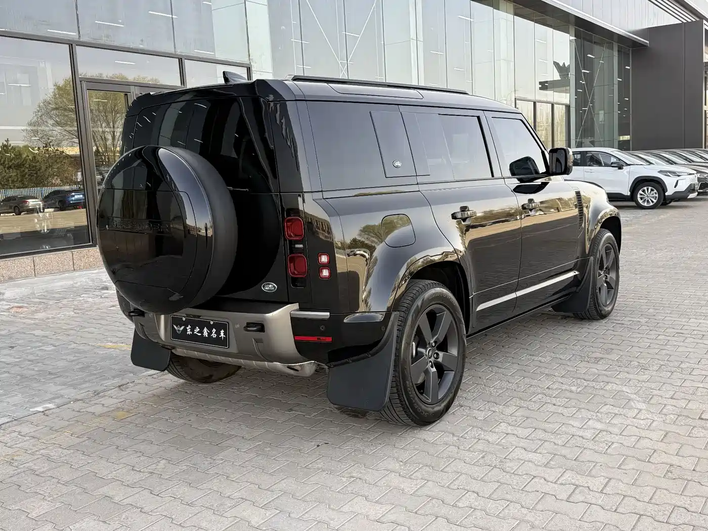 Land Rover Defender 2024 110 3.0T P400 X-DYNAMIC HSE фото 4