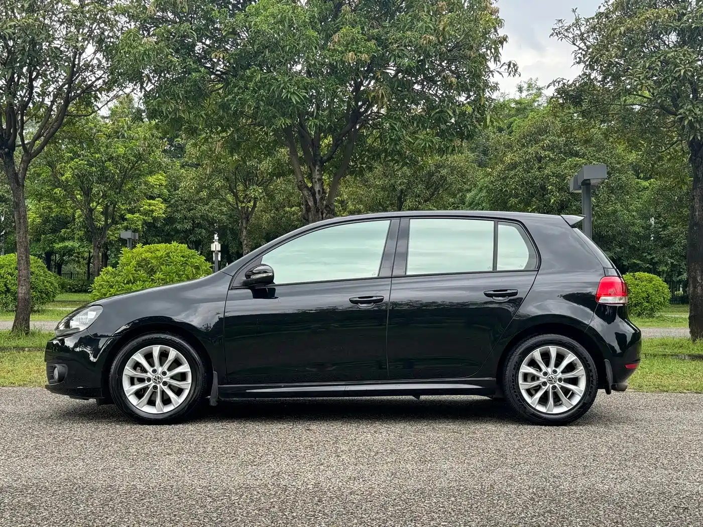 Photo 4 - Volkswagen Golf