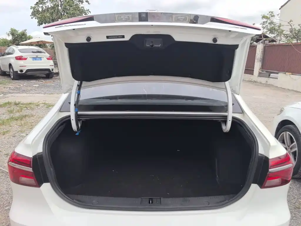 Roewe i6 2019 2020 PLUS 1.6L CVT 4G Connected Glory Flagship Edition