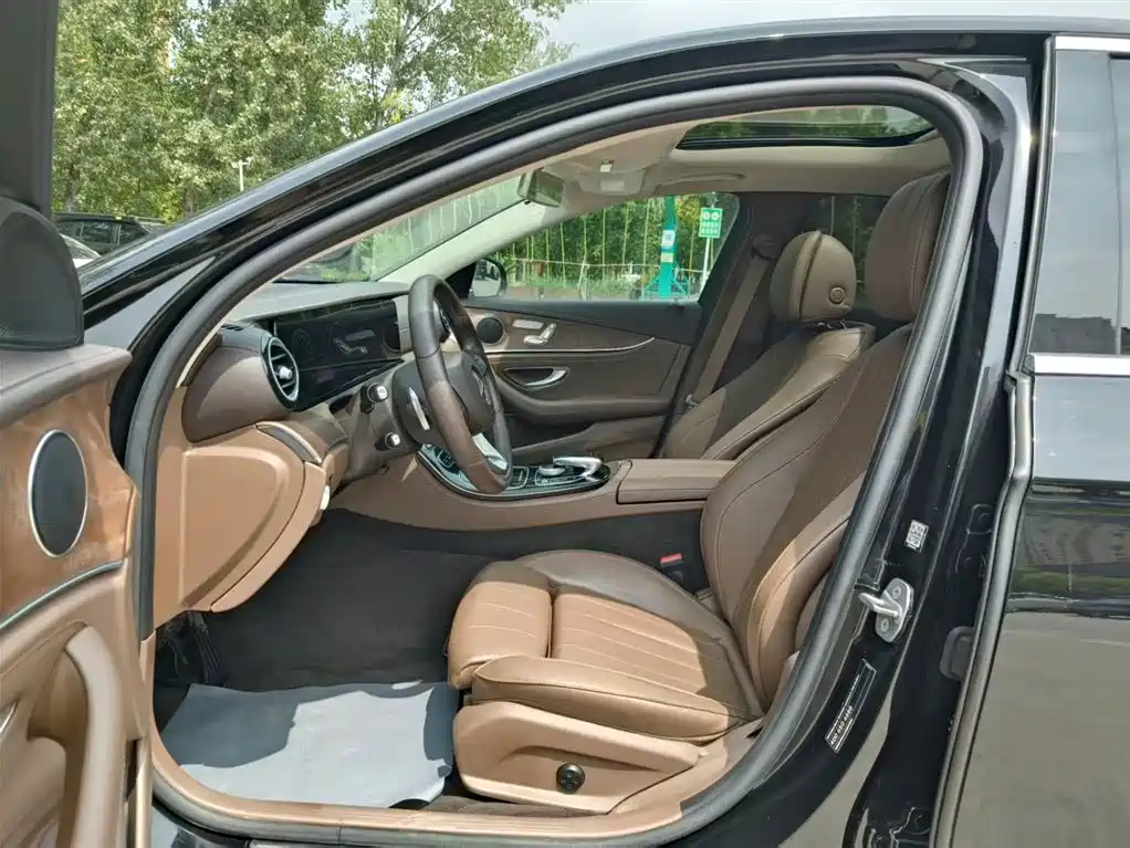 Mercedes-Benz E-Class 2016 E 200 L Sport Type фото 5