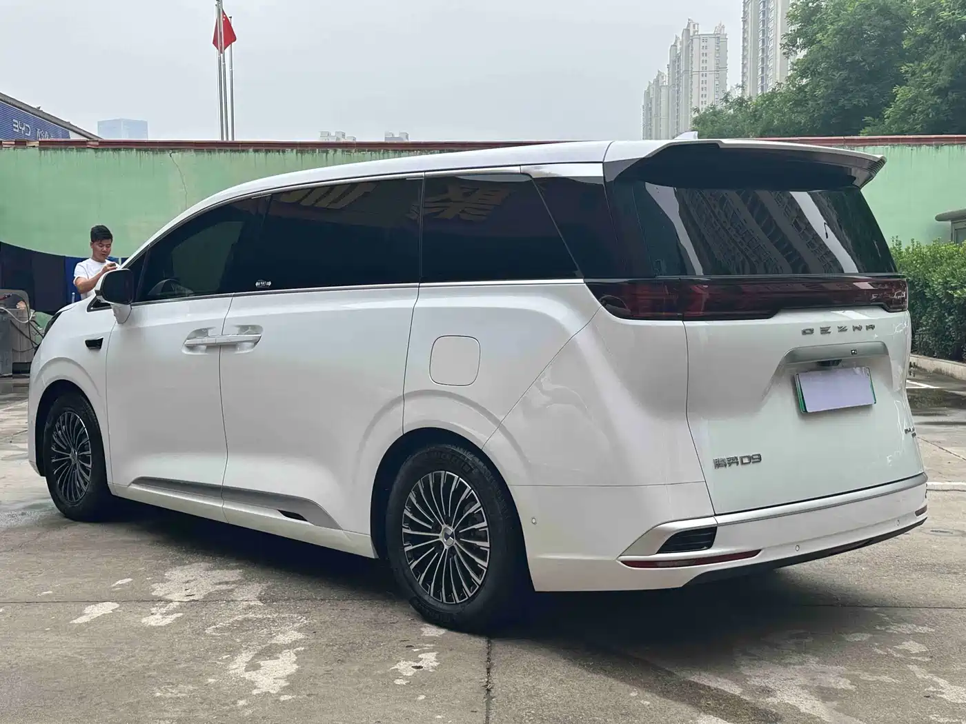 Denza D9 2025 DM-i Smart Drive Edition 1020 AWD Prestige фото 4