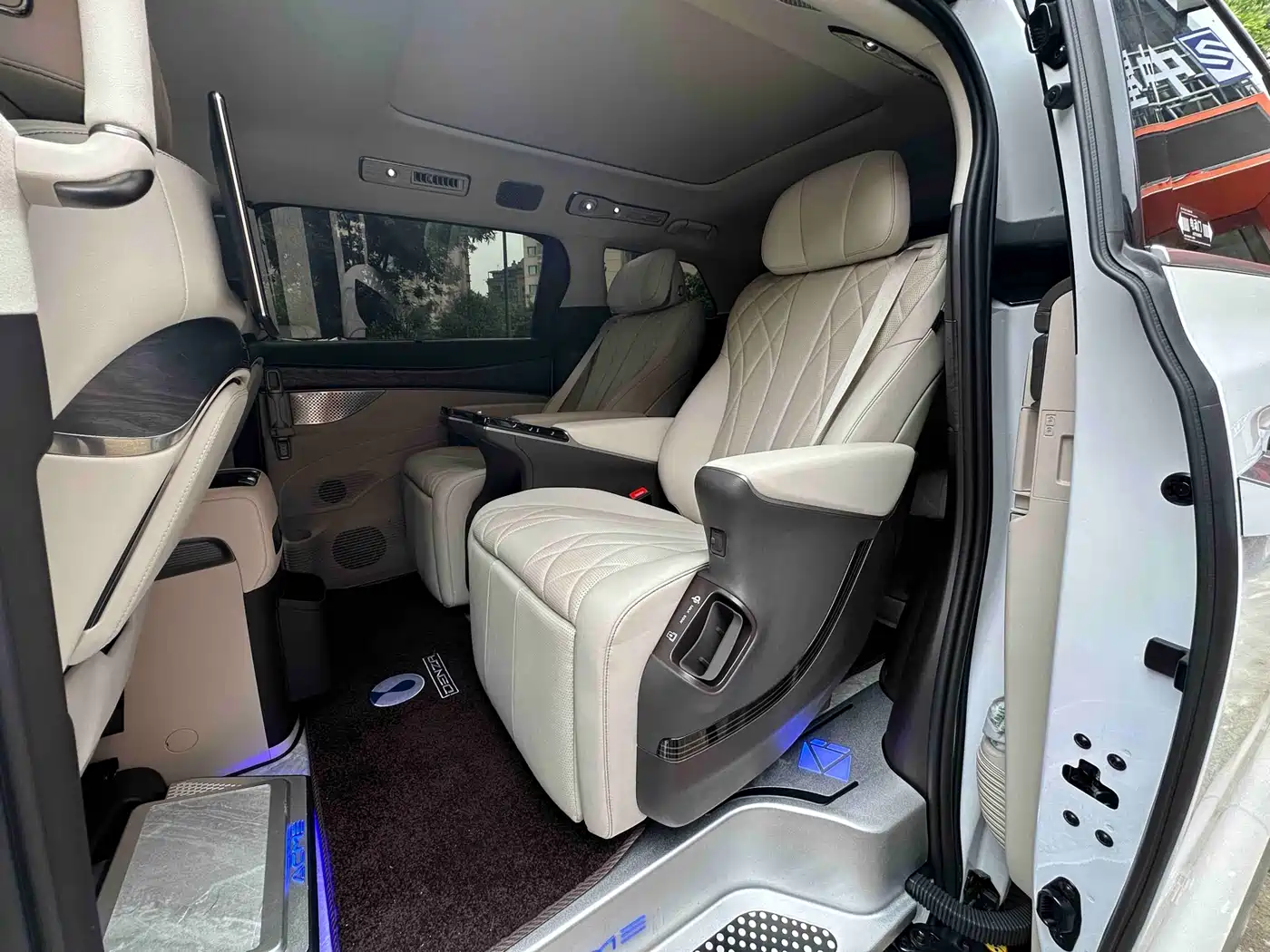 Denza D9 2025 DM-i Smart Drive Edition 1020 AWD Prestige фото 8