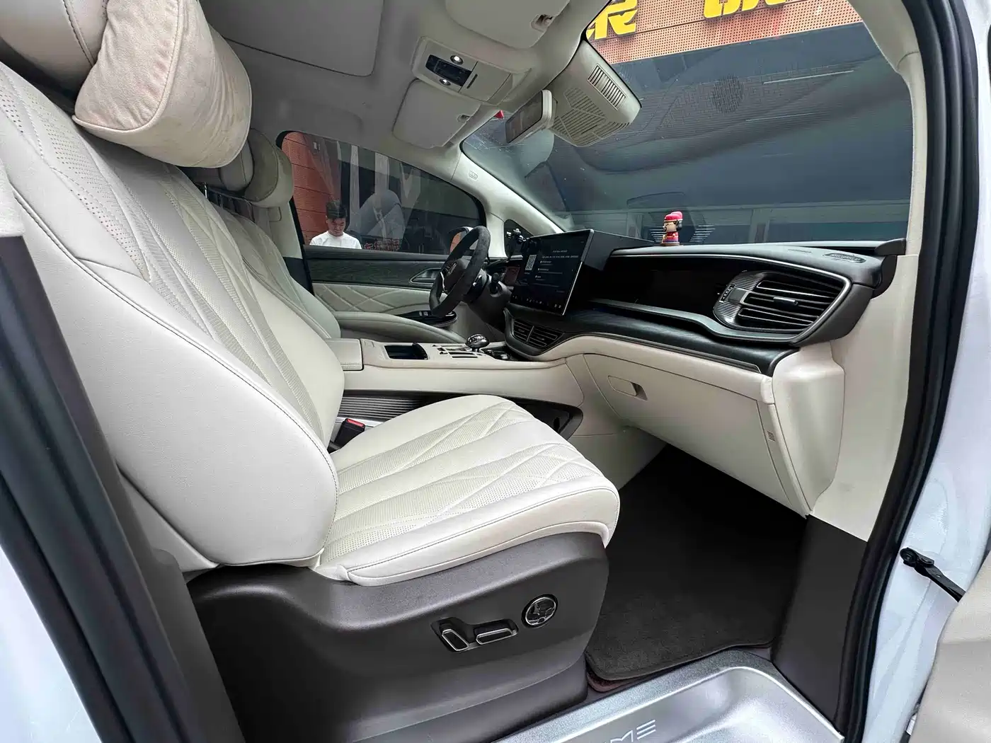 Denza D9 2025 DM-i Smart Drive Edition 1020 AWD Prestige фото 12