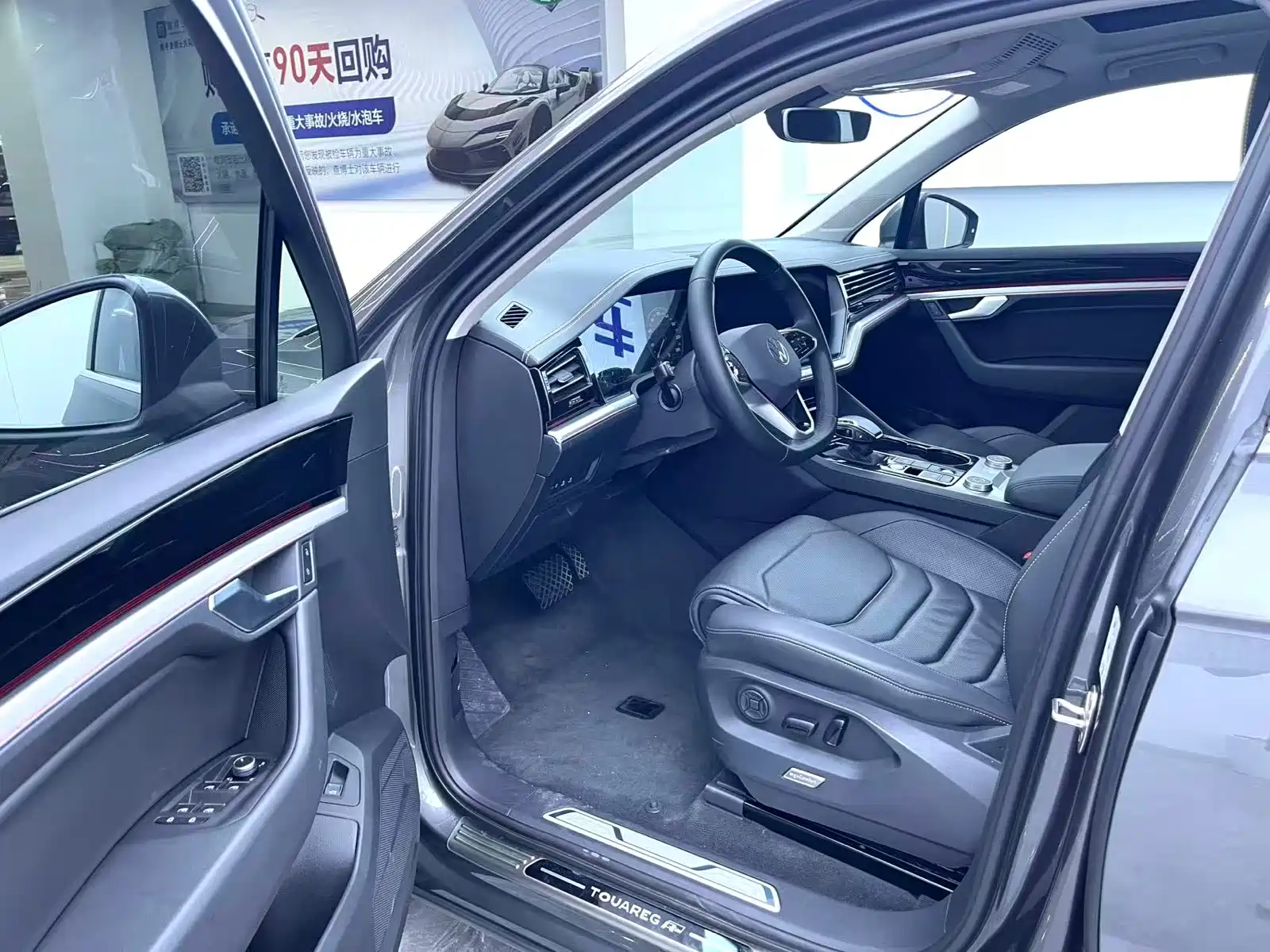 Фото 4 - Volkswagen Touareg