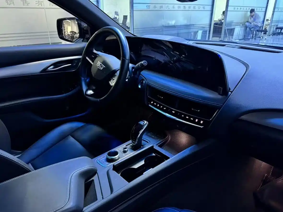 Cadillac CT5 2024 28T Platinum Edition фото 16