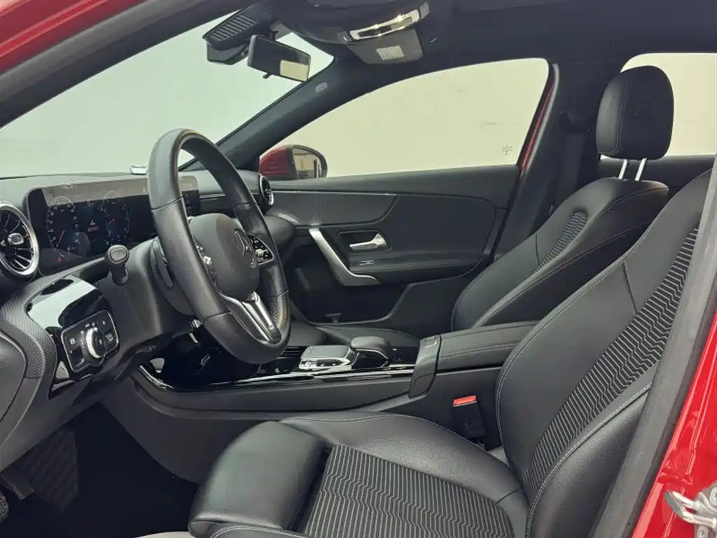 Mercedes-Benz A-Class (Import) 2019 A 200 Dynamic Version фото 9
