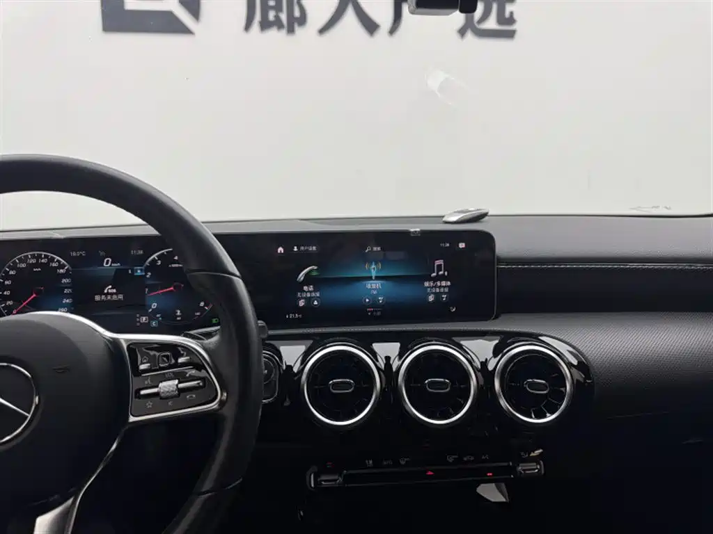 Mercedes-Benz A-Class (Import) 2019 A 200 Dynamic Version фото 11