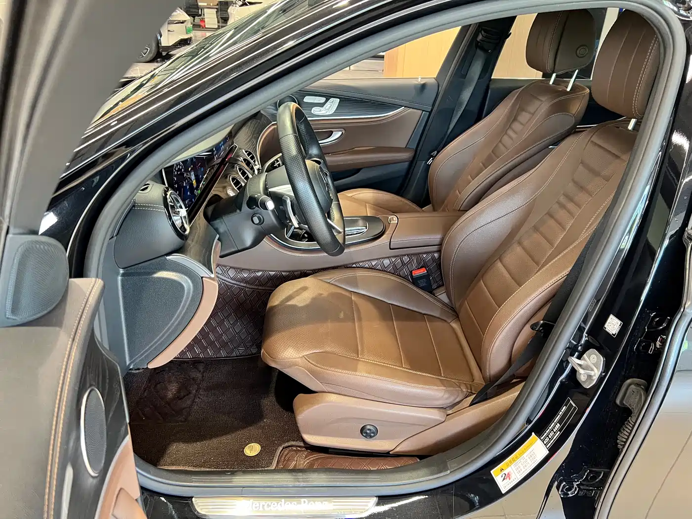 Mercedes-Benz E-Class New Energy 2023 E 350 e L Plug-in Hybrid Sport Sedan фото 10