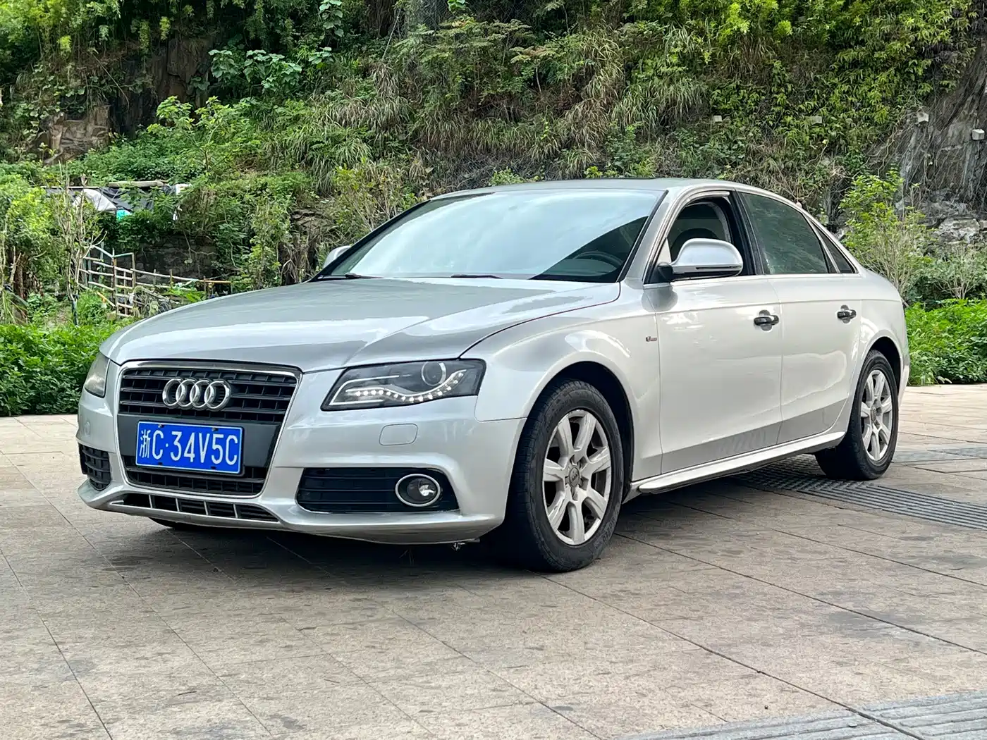 Audi A4L 2009 2010 2.0 TFSI Technology