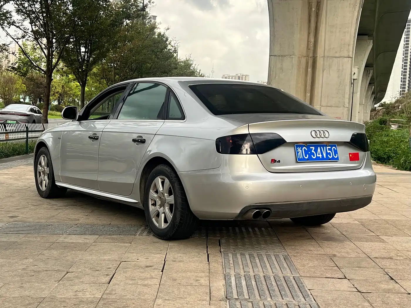 Audi A4L 2009 2010 2.0 TFSI Technology