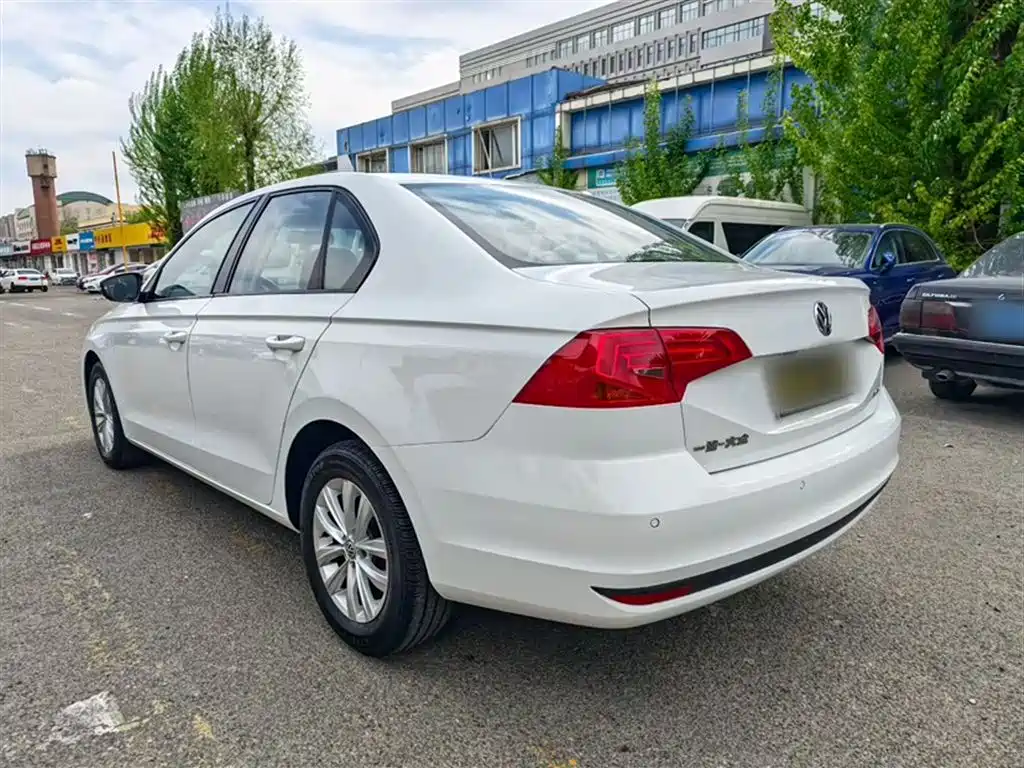 Volkswagen Bora 2017 1.6L Automatic Fashion Edition фото 5