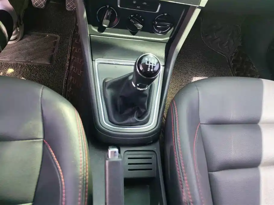 Volkswagen Bora 2016 Model 1.6L Manual Fashion фото 16