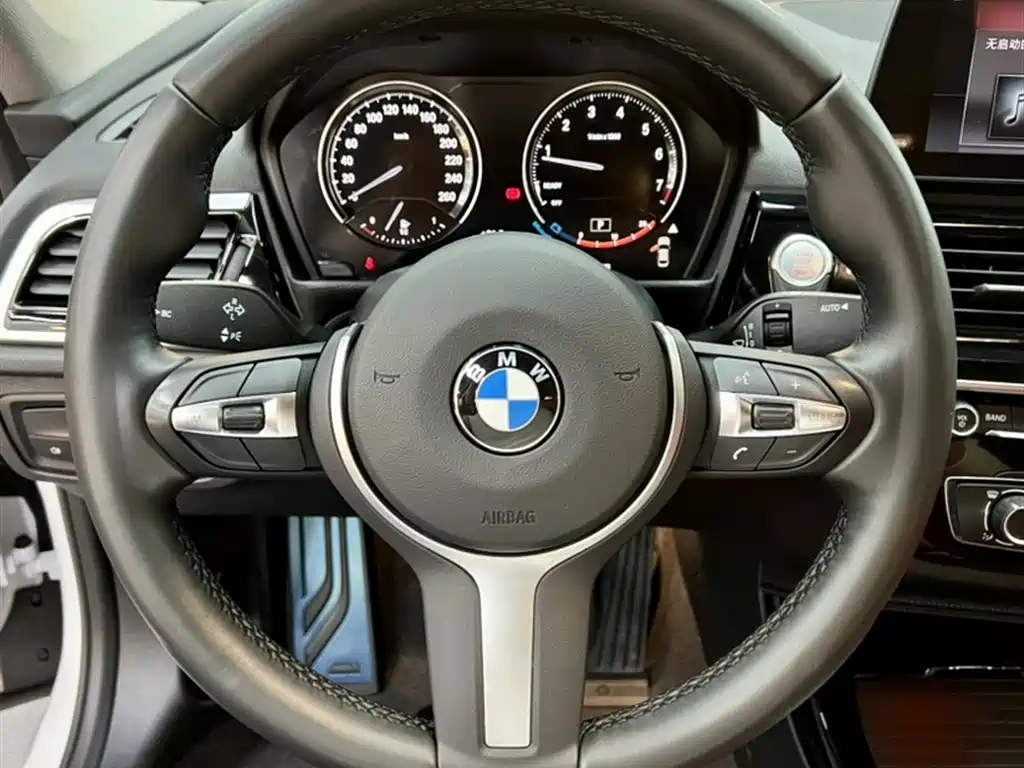 BMW 1 Series 2022 125i M Sport Shadow Edition фото 12