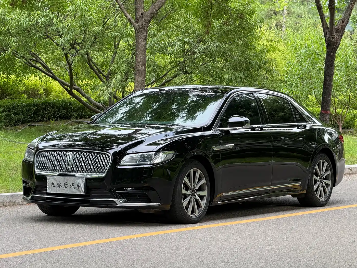Photo 1 - Lincoln Continental