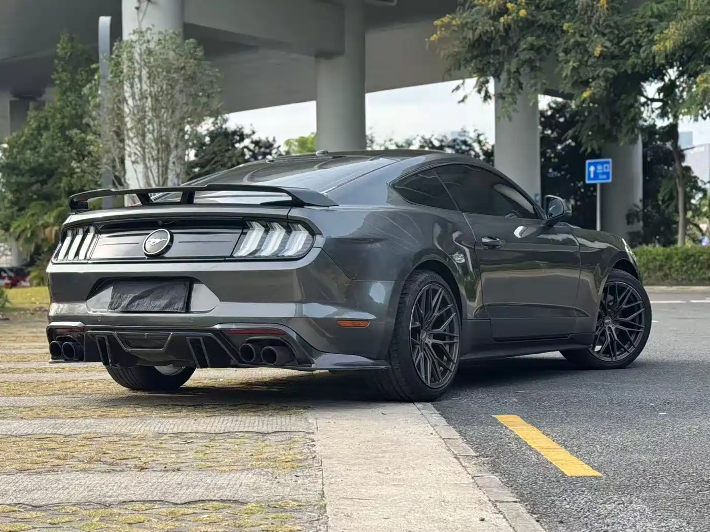Ford Mustang 2020 2.3L EcoBoost Obsidian Phantom Special Edition фото 15