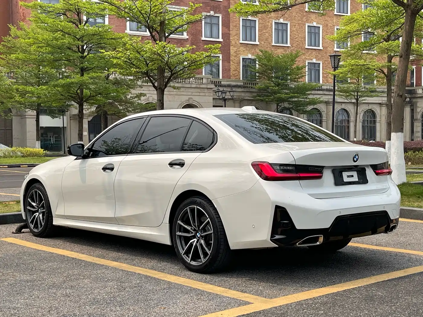 BMW 3 Series 2025 325Li M Sport Package фото 6