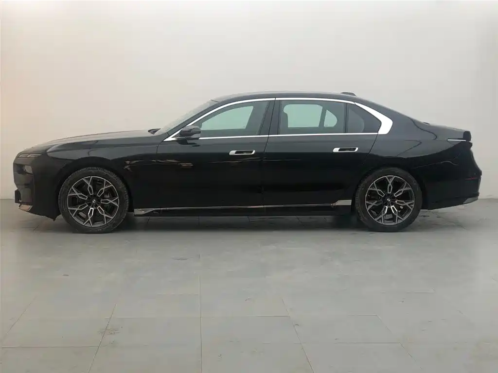 BMW 7 Series 2023 Model 735Li M Sport Package фото 3
