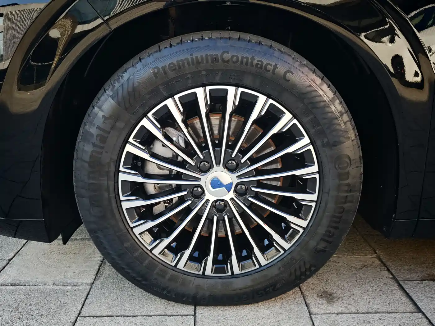Denza D9 2023 2022 DM-i 970 All-Wheel Drive Honor Edition