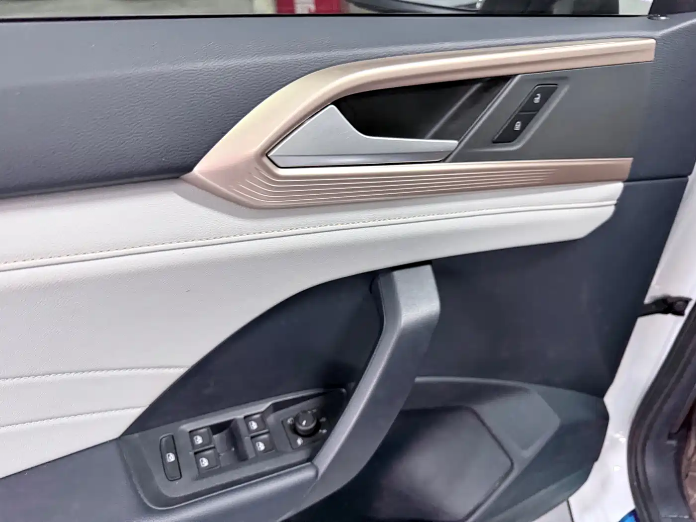 Volkswagen Tharu 2023 300TSI 2WD Moon Premium Edition фото 9