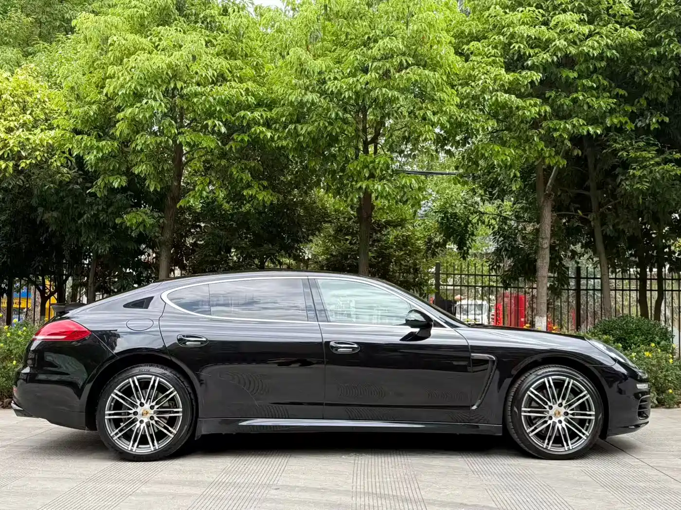 Porsche Panamera 2016 Panamera Executive Edition 3.0T фото 19