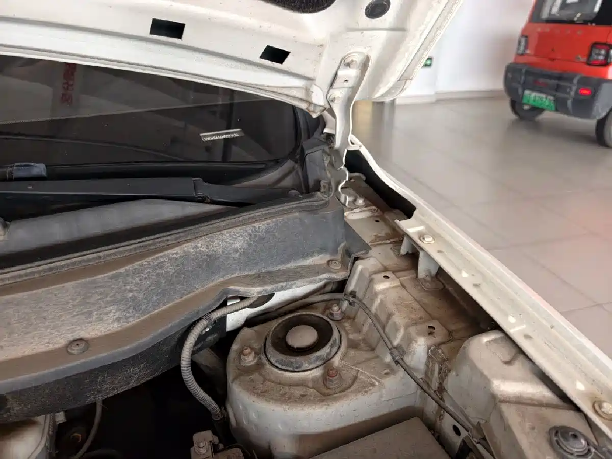 Landwind X2 2018 2017 1.6L Auto Sharp Edition