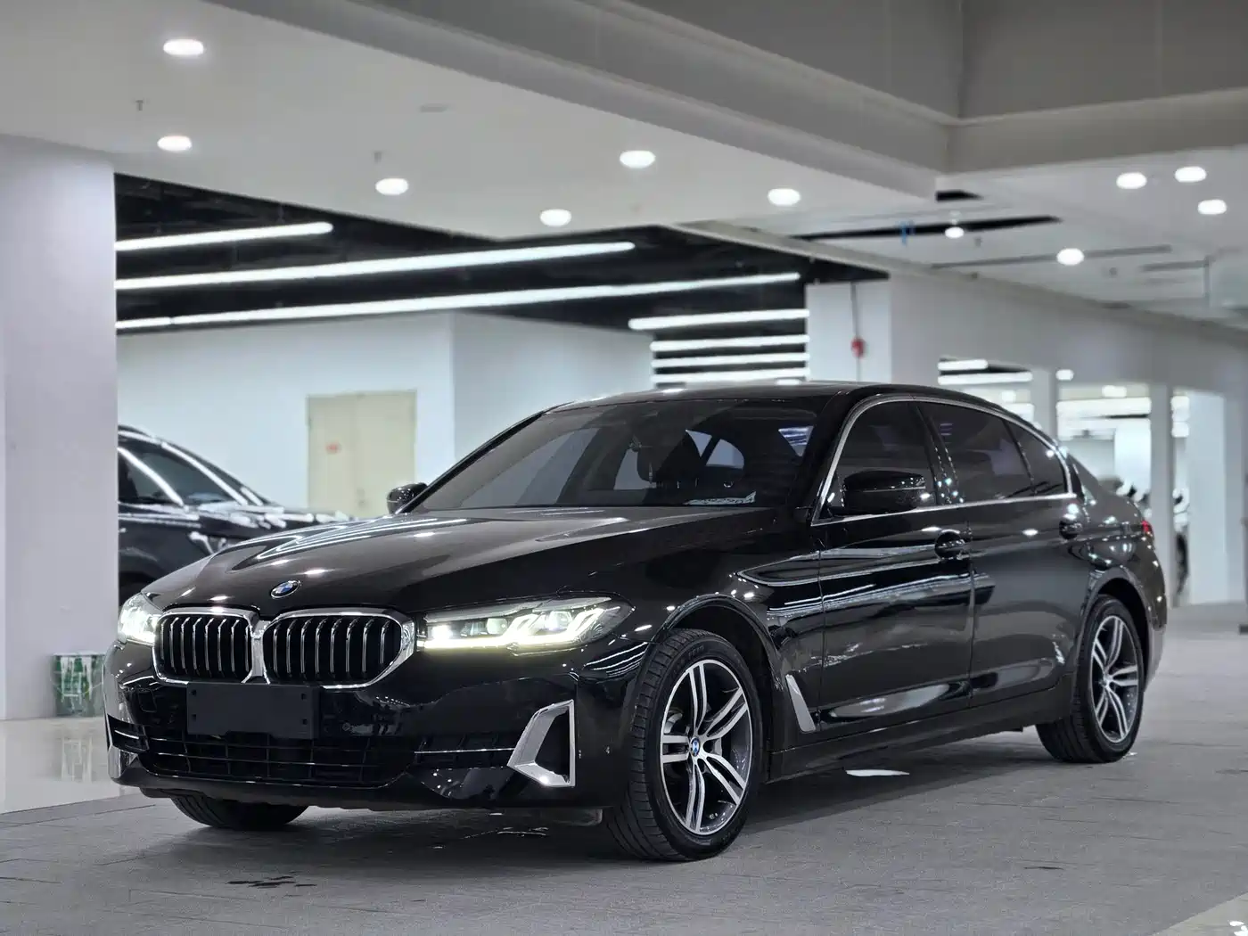Фото 1 - BMW 5 Series