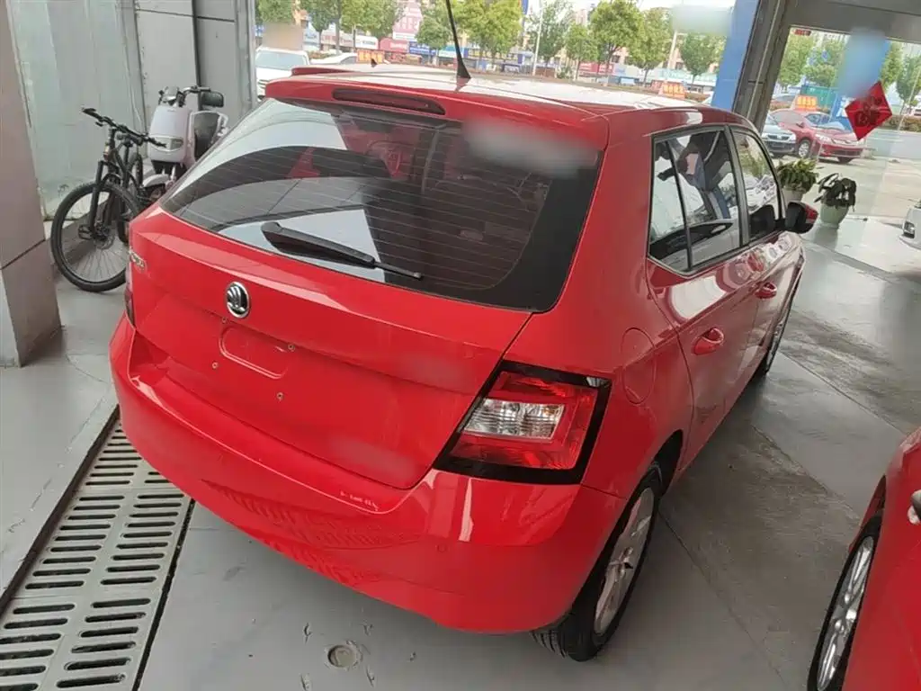 Škoda Fabia 2017 1.4L Auto Car Enjoy Edition фото 7