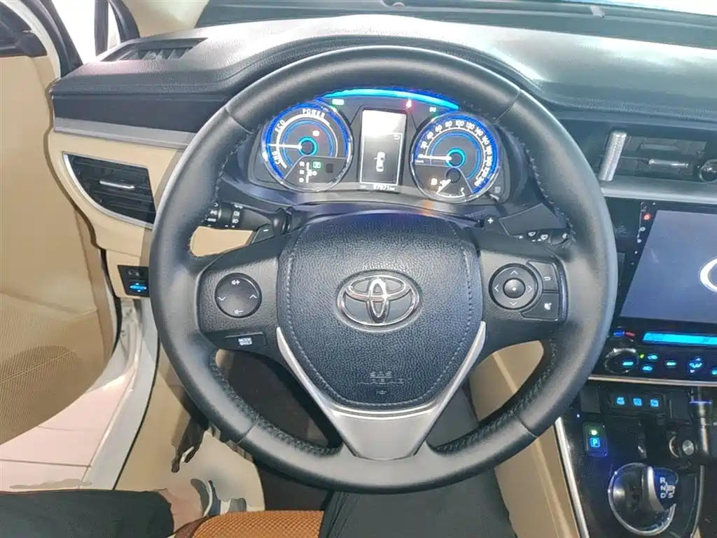 Toyota Corolla 2016 Dual Hybrid 1.8L E-CVT Elite Edition фото 11