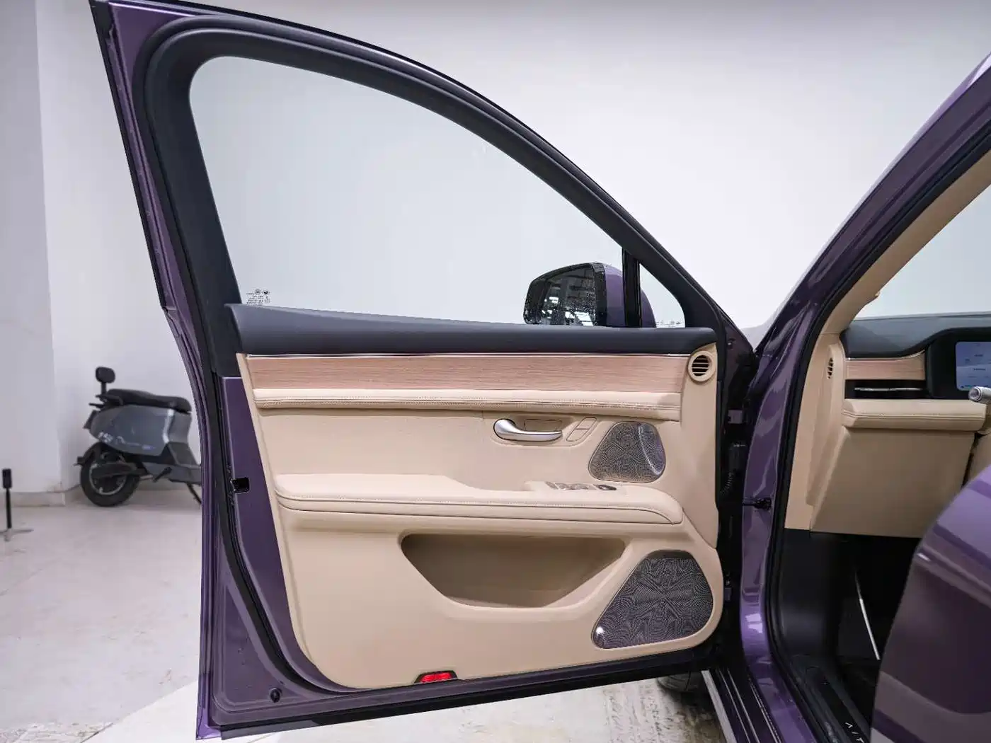 AITO Wenjie AITO M5 2025 Extended Range Ultra AWD фото 20