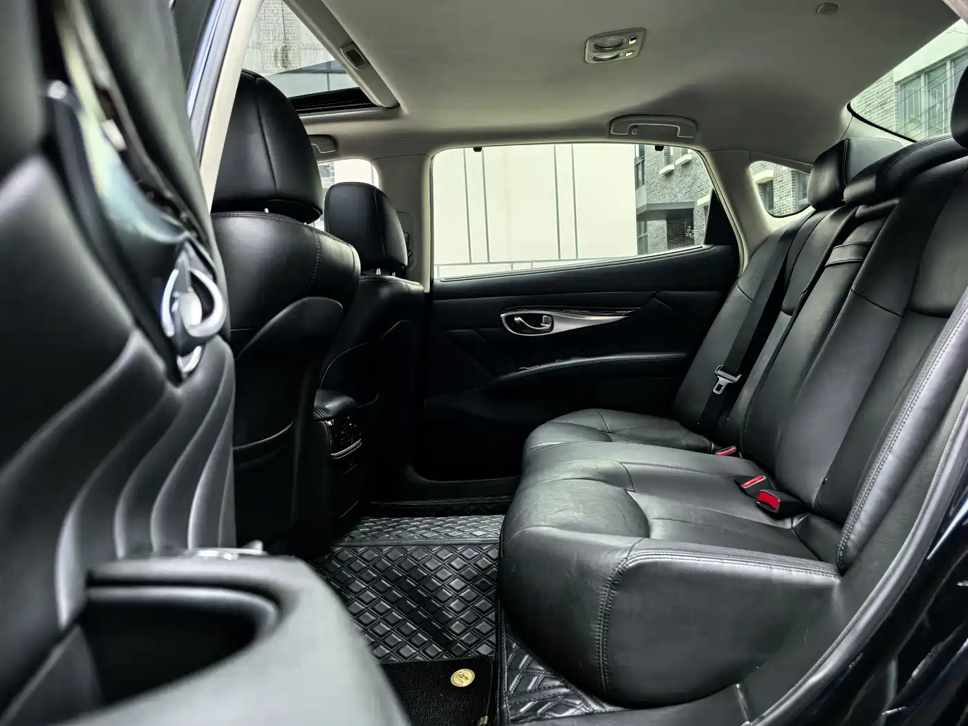 Infiniti Q70 2015 Q70L 2.5L Enjoyment Edition фото 27