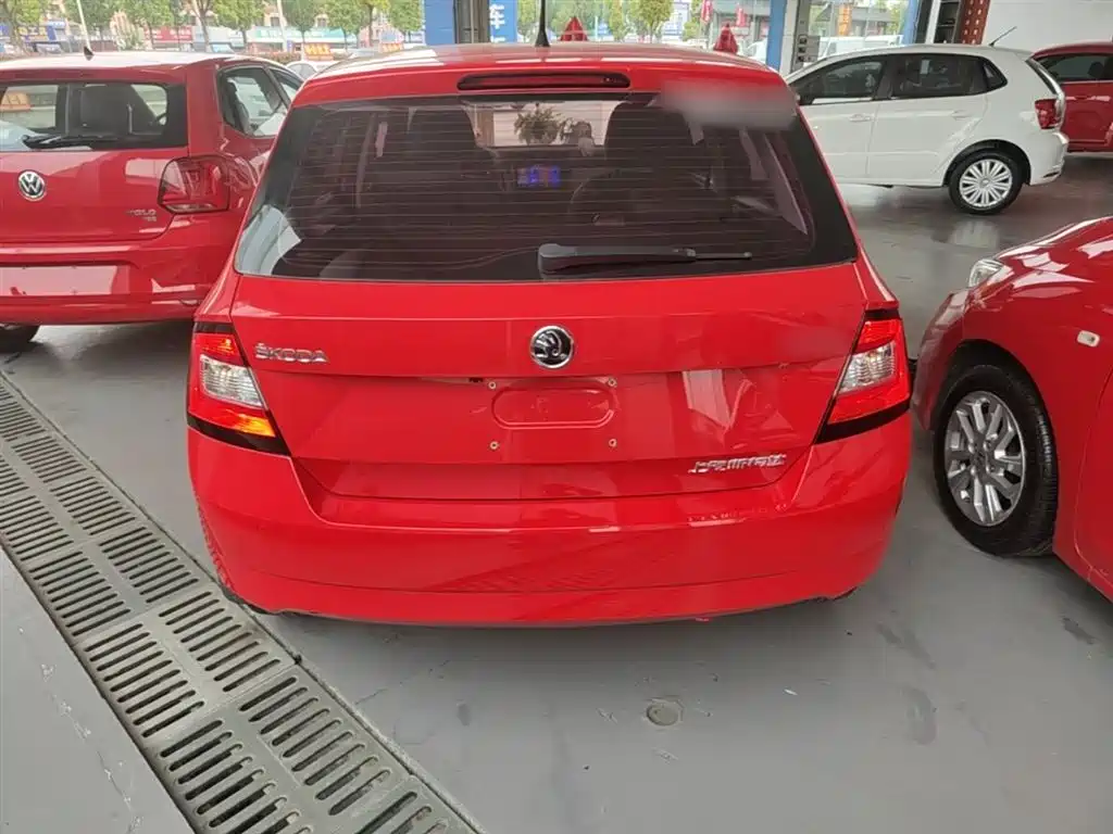 Škoda Fabia 2017 1.4L Auto Car Enjoy Edition фото 6