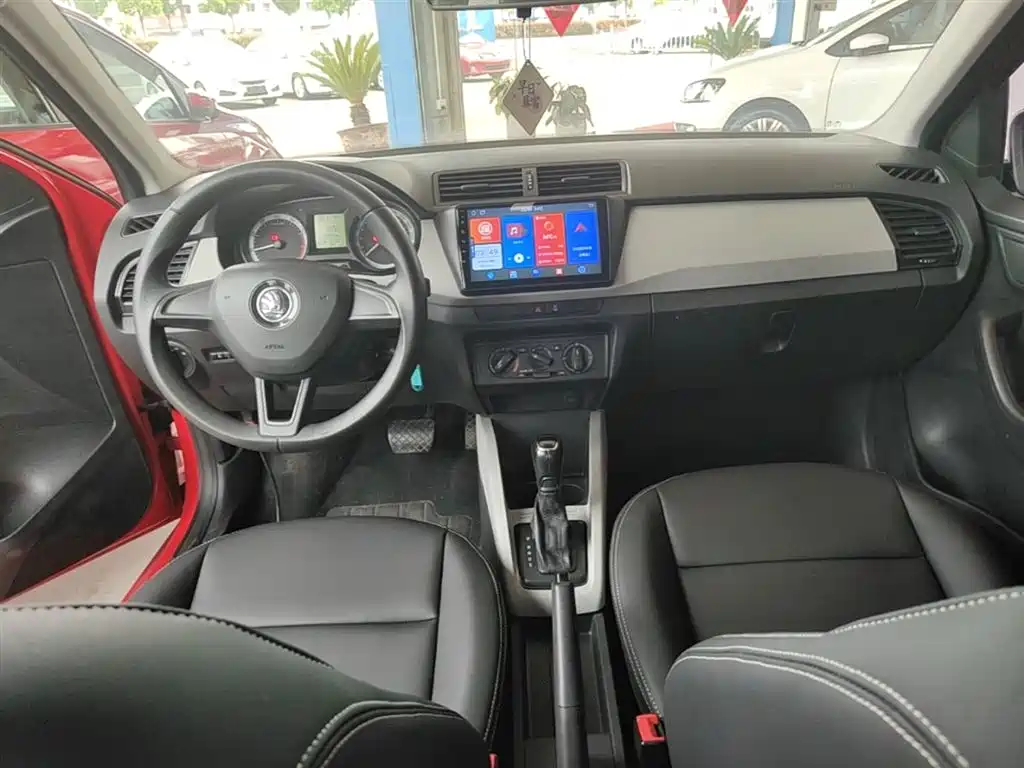 Škoda Fabia 2017 1.4L Auto Car Enjoy Edition фото 10