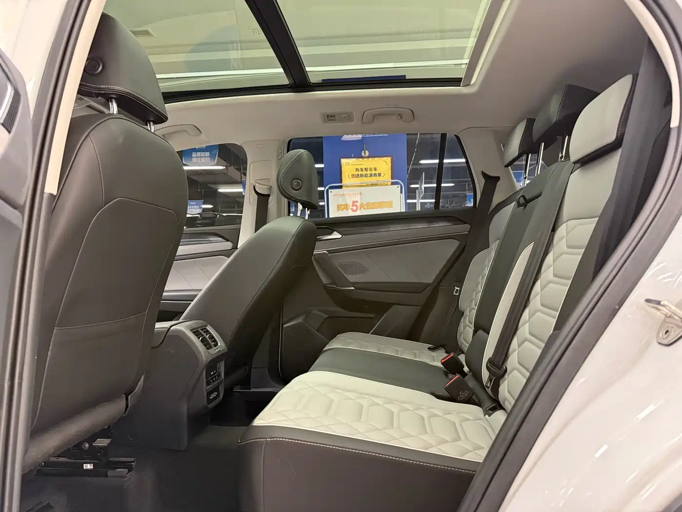 Volkswagen Tayron 2024 330TSI 2WD Luxury Plus Advanced фото 7