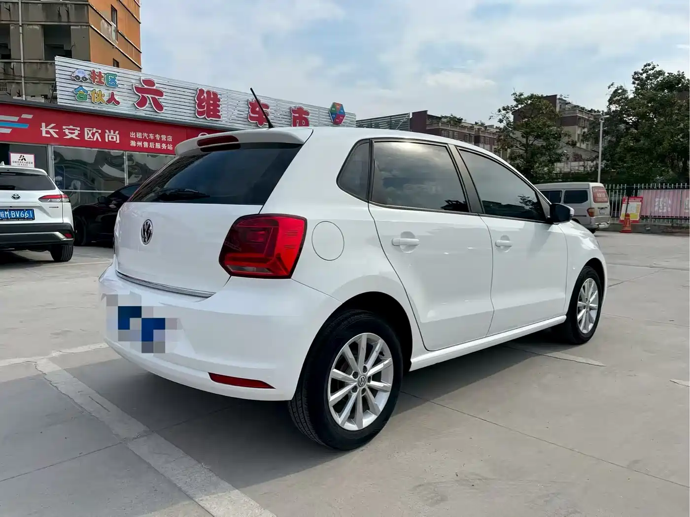 Volkswagen Polo 2016 1.6L Automatic Luxury фото 7