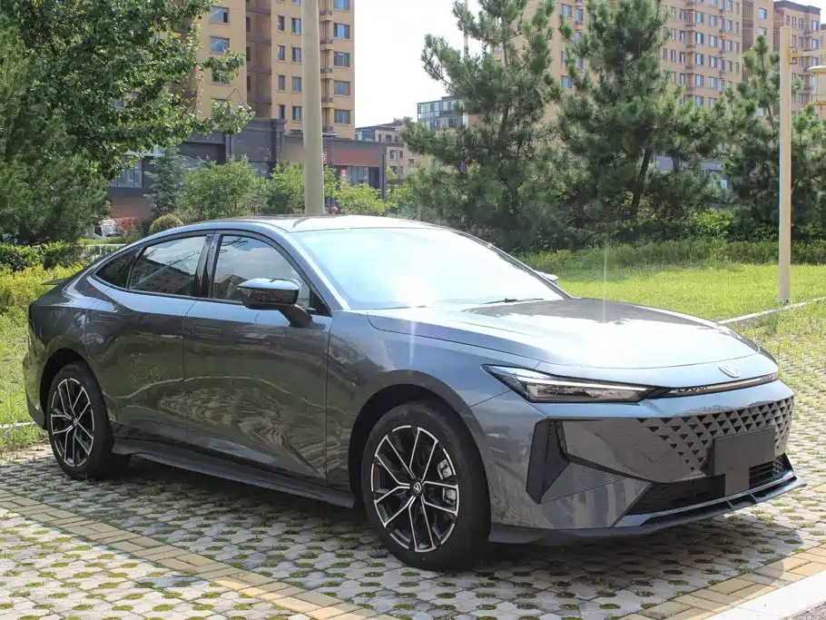 Changan UNI-V iDD 2025 2024 Blue Whale Smart iDD 136km Smart Cool