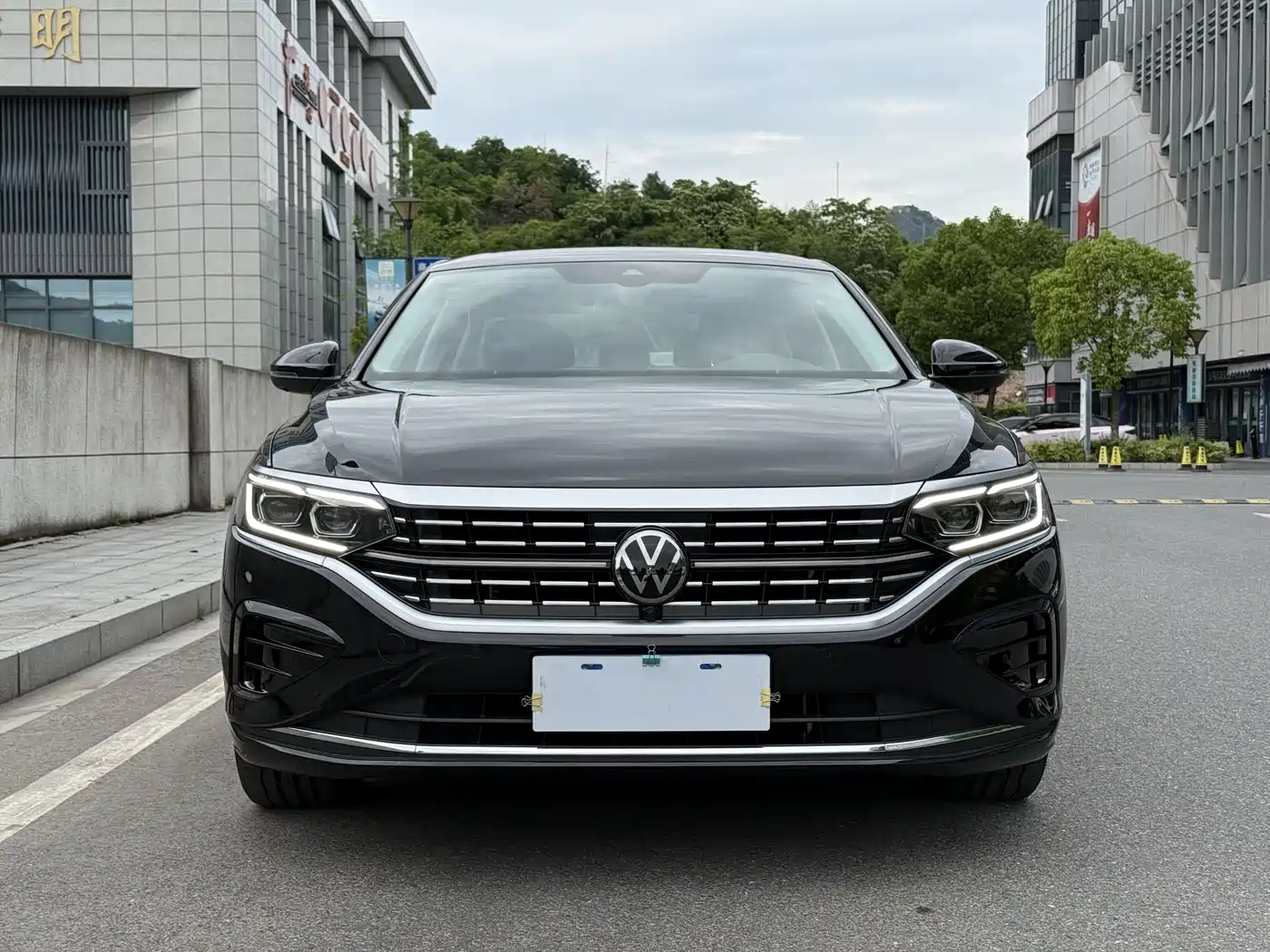 Volkswagen Passat 2025 Outstanding 380TSI Dragon Glory Edition фото 2