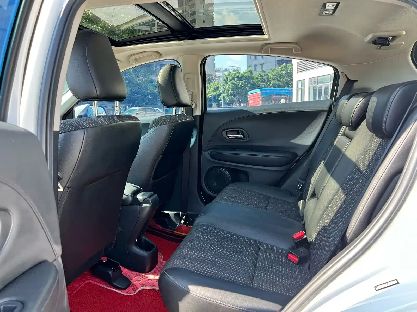 Фото 6 - Honda Vezel