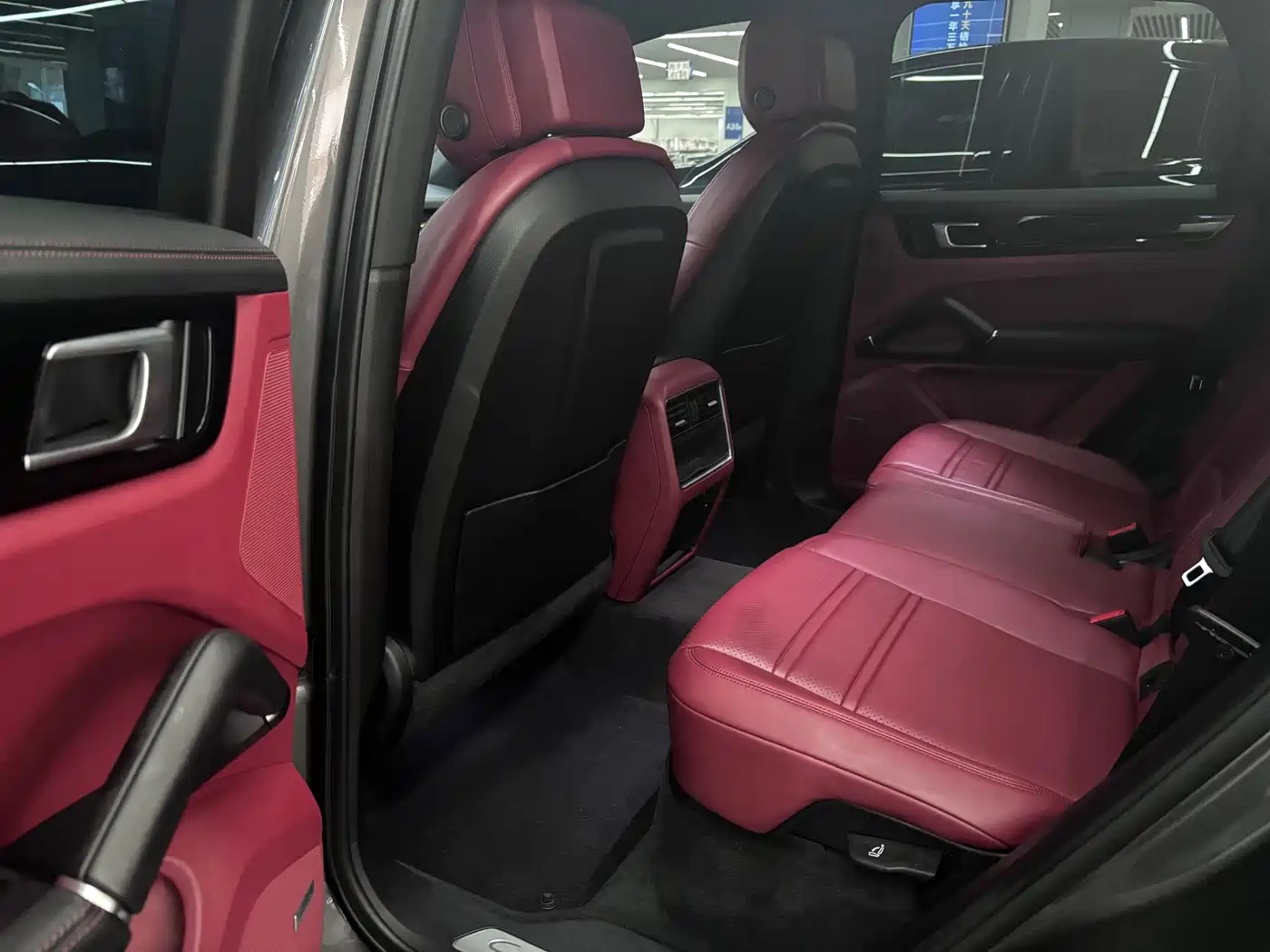 Porsche Cayenne New Energy 2022 Cayenne E-Hybrid 2.0T Platinum Edition фото 6