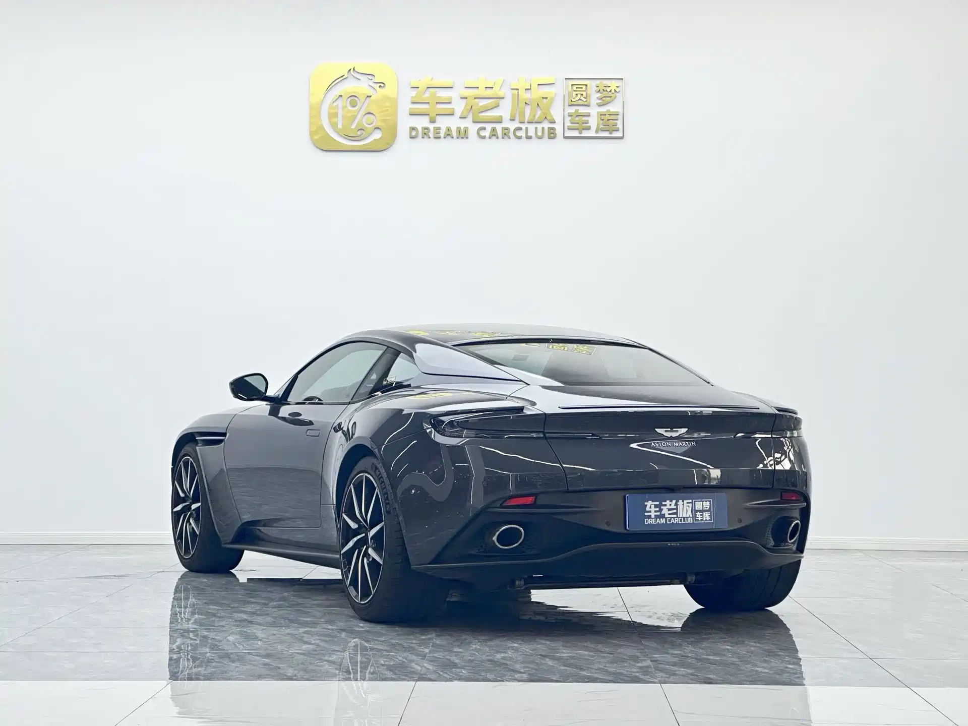 Фото 6 - Aston Martin DB11