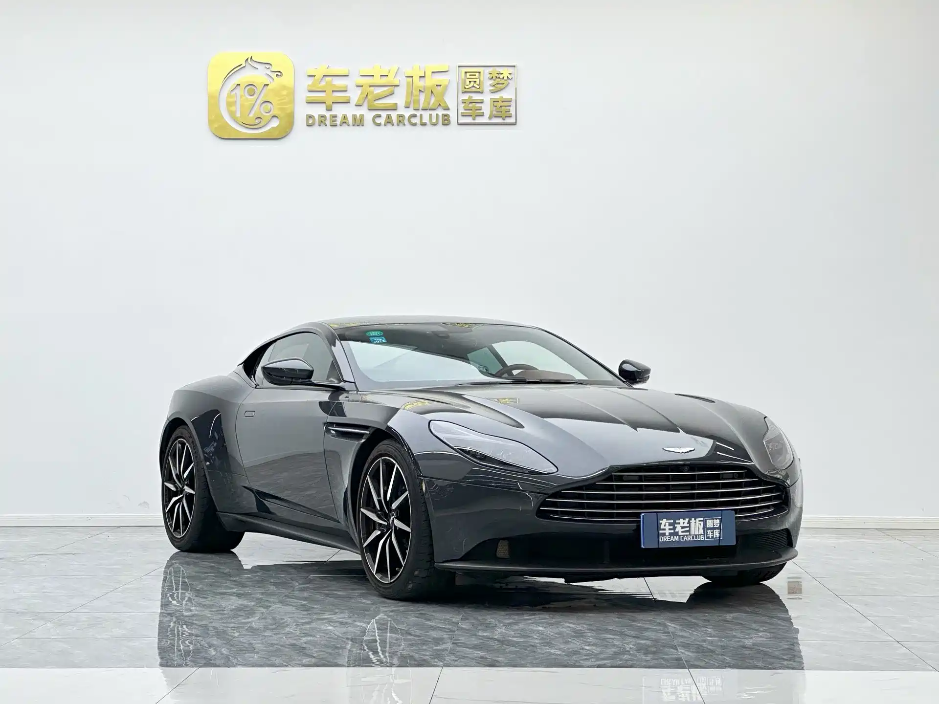 Фото 3 - Aston Martin DB11