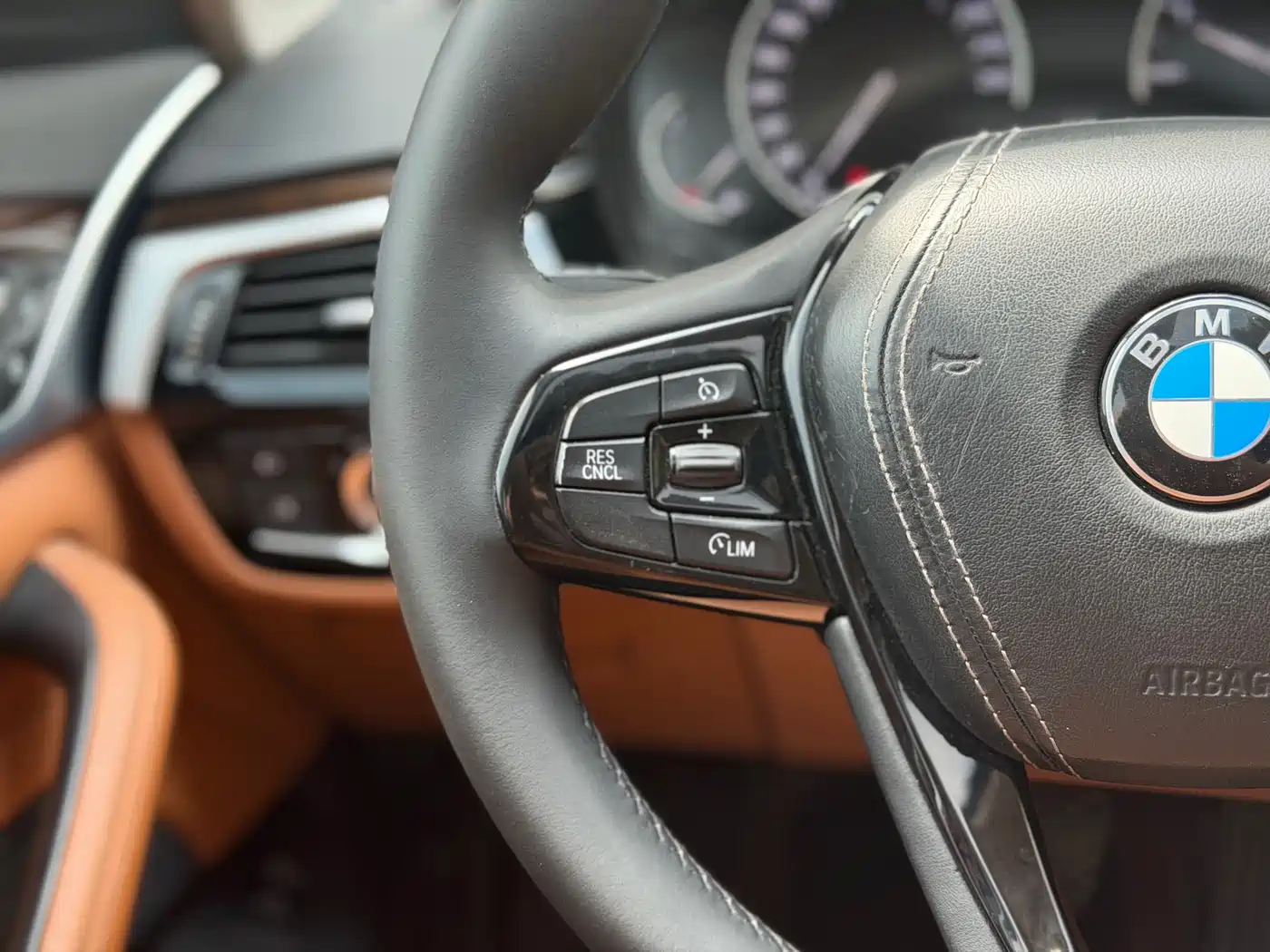 BMW 5 Series 2018 528Li Launch Special Edition фото 21