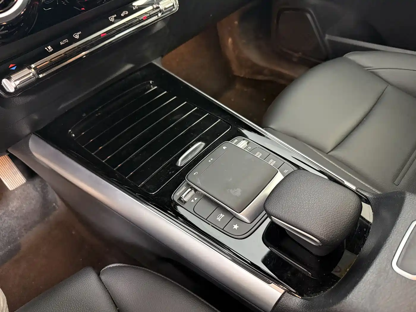Фото 10 - Mercedes-Benz GLA