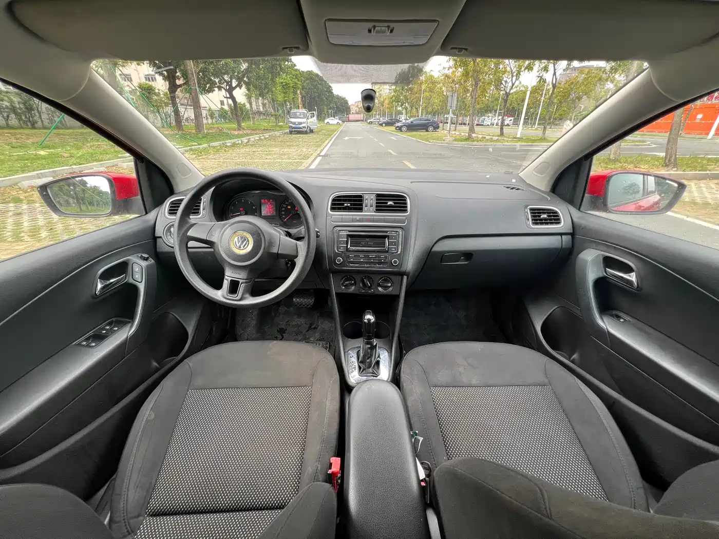 Volkswagen Polo 2013 1.6L Automatic Comfort Edition фото 17